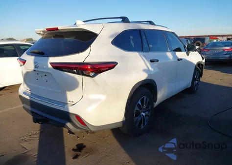2021 Toyota Highlander Xle z USA, uszkodzony, nr VIN 5TDHZRAH7MS075296